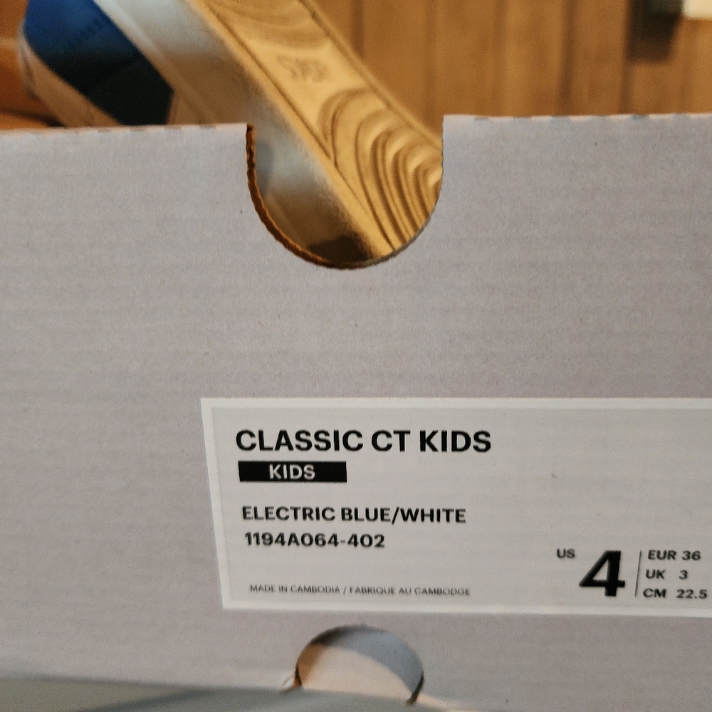 Boys ASICS size 4 Good condition